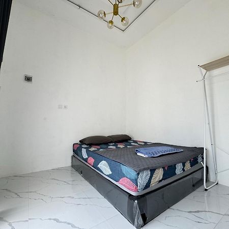 Mila Homestay Padang  Exterior photo